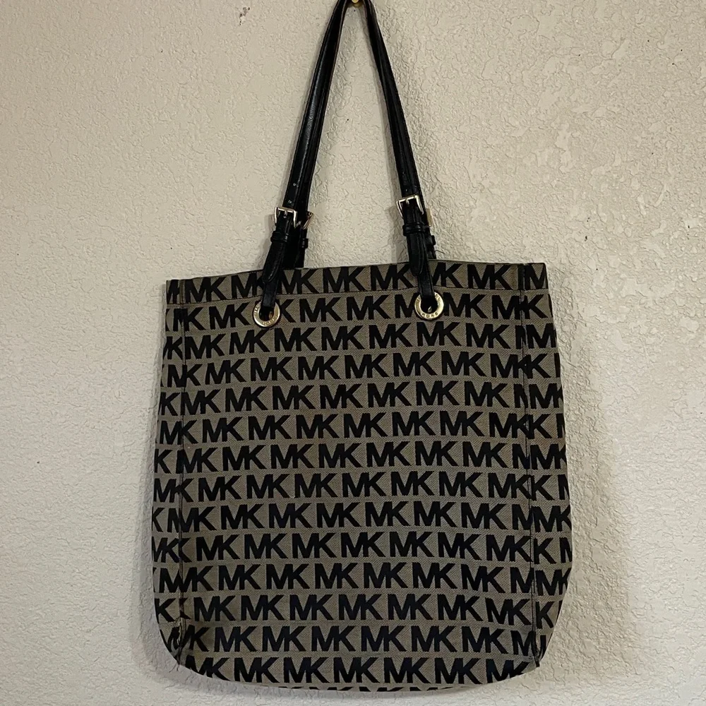 Michael Kors Black and Tan Tote Bag - Picture 2 of 10